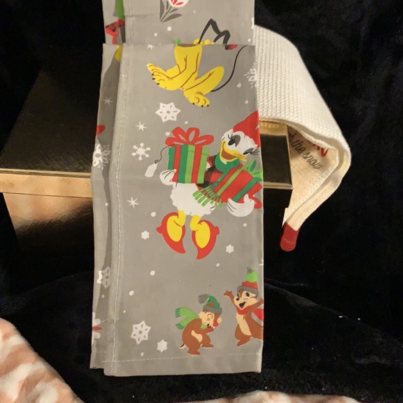 NWT! Disney Christmas Towel Set - Picture 7 of 9